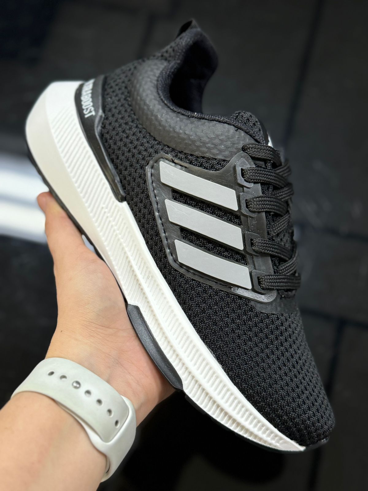 ✨ ADIDAS ULTRABOOST: ¡Máximo confort en cada paso!