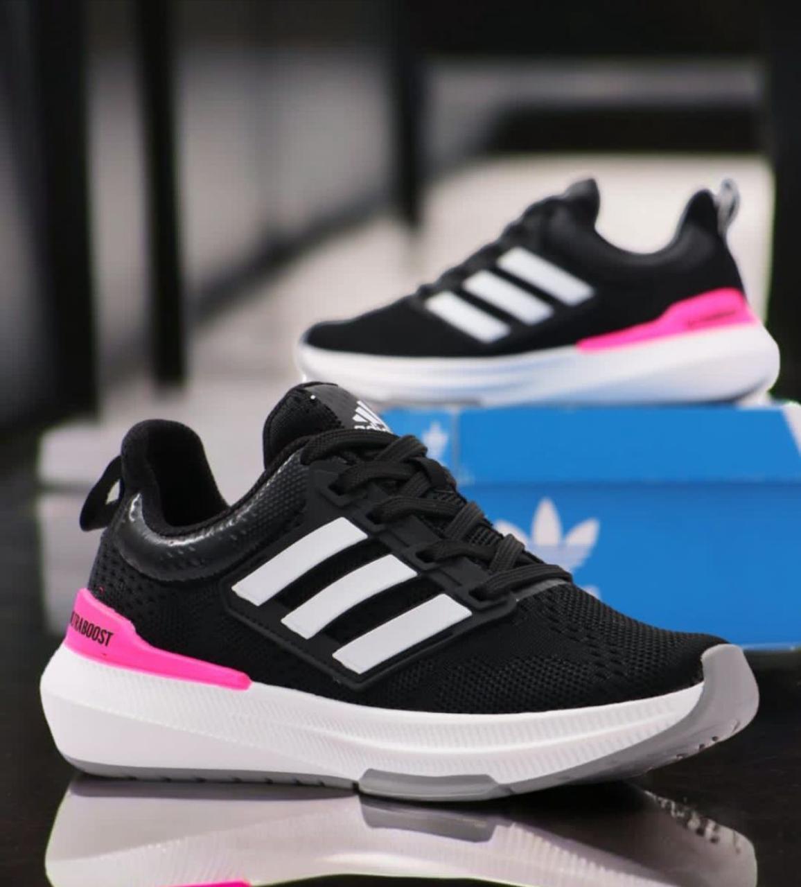 ✨ ADIDAS ULTRABOOST: ¡Máximo confort en cada paso!