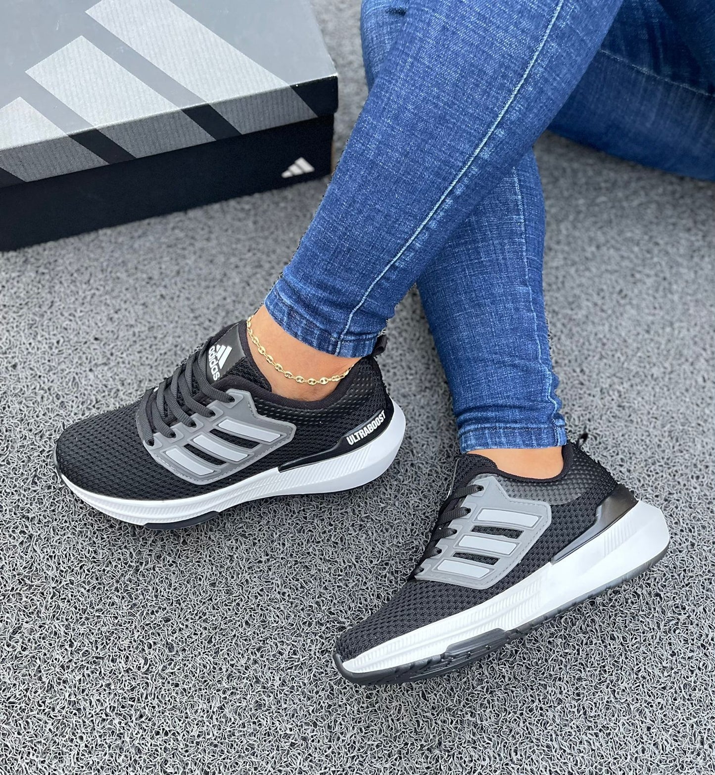 ✨ ADIDAS ULTRABOOST: ¡Máximo confort en cada paso!
